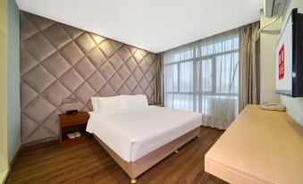 HuiHe Beijing Hotel (Nanchang Station Hengmao Meng Times Square)