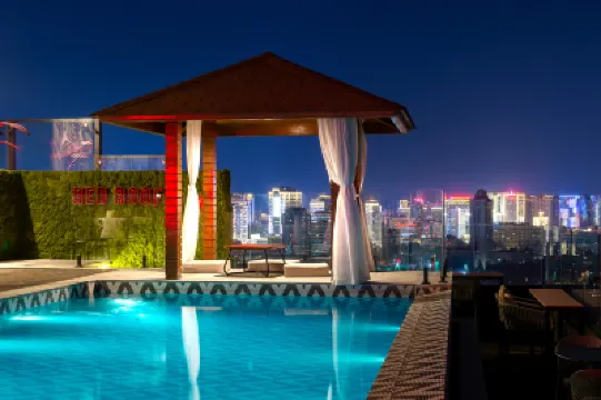 LIRIDE RED HOTEL Hotel dekat Yunnan University