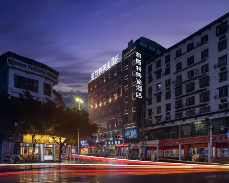 Ast Meitu Hotel (Longlin Wealth Plaza Changda Department Store) Hotels in Longlin