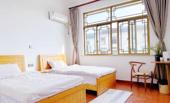 There is a small courtyard homestay