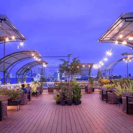 Ohana Phnom Penh Palace Hotel Отели рядом с достопримечательностью «Набережная Сисоват»