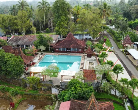 Kampoeng Joglo Ijen Hotels in Licin