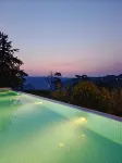 Xinchang Qiyunju Homestay (Xiayanbei Village) - مسبح غير متناهي