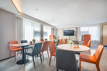 City Comfort Inn Hotel (Hefei Pearl Plaza Square Sports Center) Отели рядом с достопримечательностью «Hefei Finance And Economy Vocational Institute»