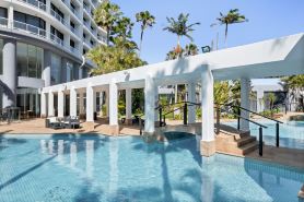 كراون بلازا سيرفرز بارادايس باي آيتش جي