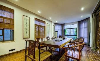 Floral Hotel · Taohuawu Homestay (Lushan Xihai Scenic Area Store)