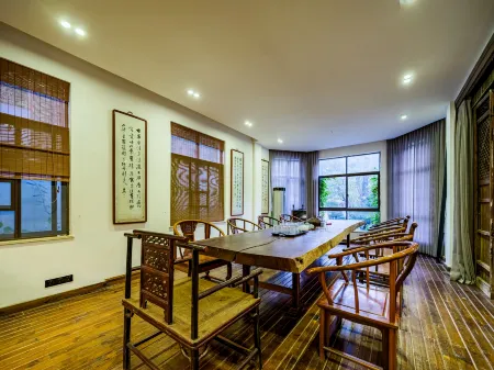 Floral Hotel · Taohuawu Hotel (Lushan Xihai Scenic Area Store) Отели рядом с достопримечательностью «Zhelin Lake Peach Blossom Creek Rafting Scenic Area»