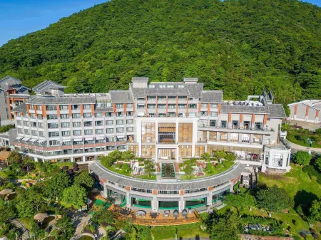 Xinxing Xiangshun Xiangwo Hotel Отели рядом с достопримечательностью «Xinxing Tianlushan Resort»
