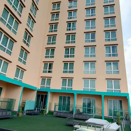 Amerin Hotel Johor Bahru Отели рядом с достопримечательностью «Торговый центр Перлинг»