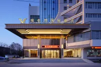 Vienna International Hotel (Lingbao Jincheng Dadao Shifu) Hotels in Lingbao