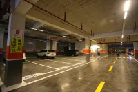 Yue Hotel - parking