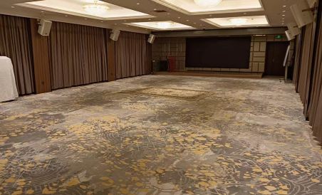 Suitetrails - 乌鲁木齐莫尔·名人酒店(大西门店)