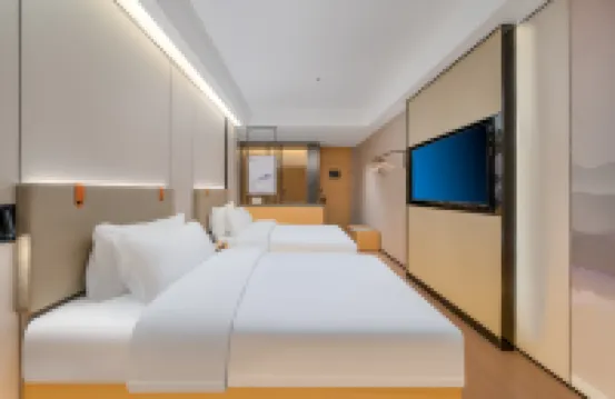 Yunlan Platinum Hotel (Danyang High-Speed Railway Station Tianbo City)