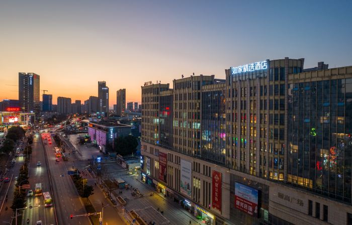 Homeinn Plus Hotel (Zhenjiang Railway Station Wanda Plaza)