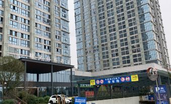 Zhinuo Homestay(Zigong Fangte Dinosaur Kingdom Dinosaur Museum Store)