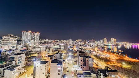 Dominiclava Sokco Отели рядом с достопримечательностью «Sokcho City Museum & Displaced Civilians Folk Village»