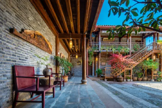 玉竜ナシ族自治県錢塘中国式旅館（麗江束河古鎮）