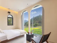 Wuyuan Pillow Shangshanye Homestay (Guling Scenic Area) Hotels in Wuyuan