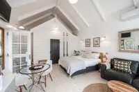 Beach Huts Middleton Hotels in Goolwa