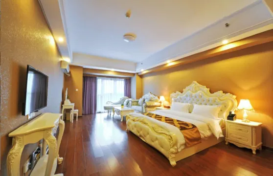 輕年精品公寓（江門萬達廣場店）