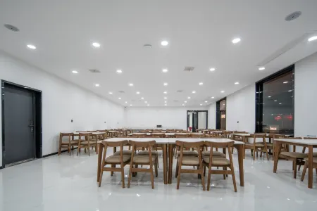 Wuyue Homestay (Longmen Grottoes) Отели рядом с достопримечательностью «Xiangshan Temple»