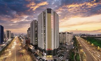 Xinlong Holiday Apartment Hotel