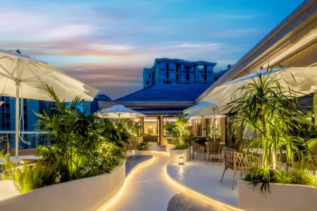 BOYE Hotel (Chengdu Panda Base) Отели рядом с достопримечательностью «Swan Lake»