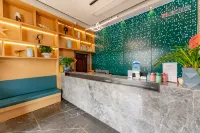 Qingmu Selected Hotel (Ma'anshan East Station Golden Eagle International Branch) Hotels near Anhui University of Technology East Area