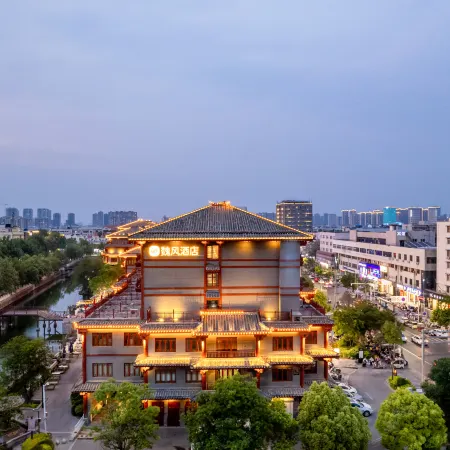Weifeng Hotel (Xuchang Caowei Ancient City Fat Donglai Times Square Branch)