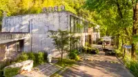 Yueyin Huali Homestay (Yudong Scenic Area)