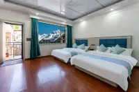 Kangding Yilin Qingshe B&B