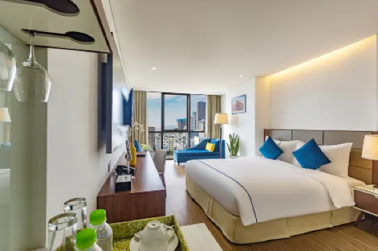 Pavilion Hotel Da Nang Отели рядом с достопримечательностью «My Khe Pagoda»