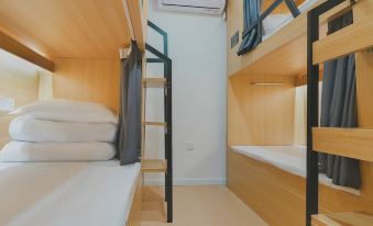 Lodge by the road Hostel (Nanjing Xinjiekou Subway Station)