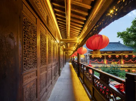 Wanjia Courtyard Hotel (Taierzhuang Ancient City Scenic Area) Отели рядом с достопримечательностью «Zaozhuang Technician College Tai'erzhuang Branch»