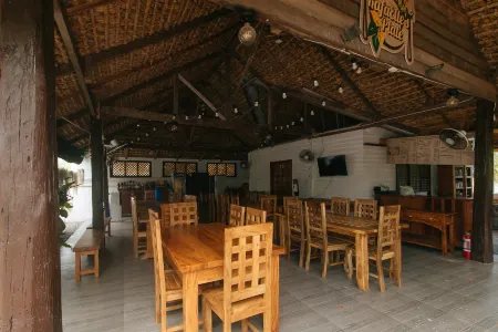 RedDoorz @ Casa Rafaelle Transient Ilocos Sur Отели в г. Сан Хуан