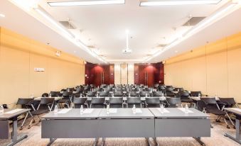 Yichang Lvyue Hotel (AQUA PLAZA& Three Gorges University Shop)