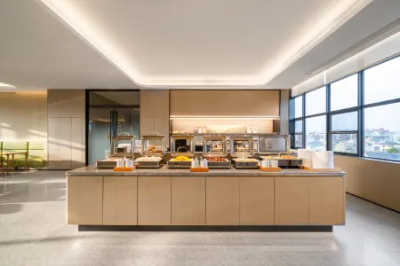 LIV Hotel (Guangzhou Baiyun Railway Station) Отели рядом с достопримечательностью «Zhangjiuling Jinian Park»