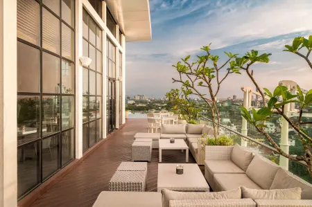 Jetwing Colombo Seven Отели рядом с достопримечательностью «Университет Коломбо»