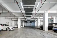 H Hotel - parking