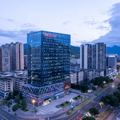 遠景優巢｜既山野Embracing ·空中溯野酒店（雅安西康商業廣場店） 鄰近金鳳山公園的酒店