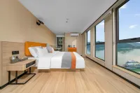 Jiangshang Homestay (Yichang Three Gorges Tourist Center Wanda Plaza Branch)