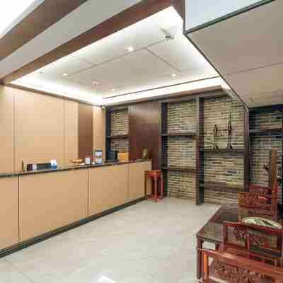 猛哥萬奇酒店（婁底新體育館職業技術學院店） Hotel Exterior