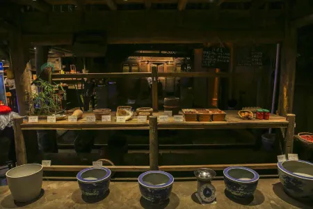 Taoshe Homestay Отели рядом с достопримечательностью «Moon Lake Scenic Area»