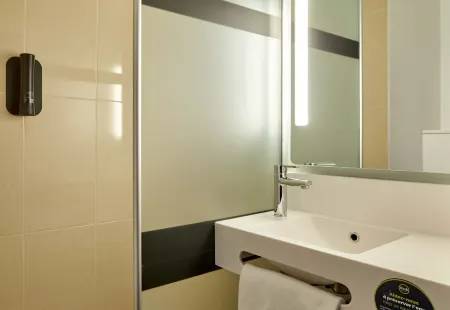 B&B Hotel Paris Porte des Lilas Отели рядом с достопримечательностью «Grande Halle De La Villette»