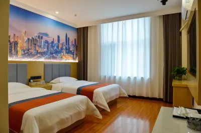 Huining Yuntong Zhishang Hotel (Zhaofeng Jiayuan) Hotels near Huining Station
