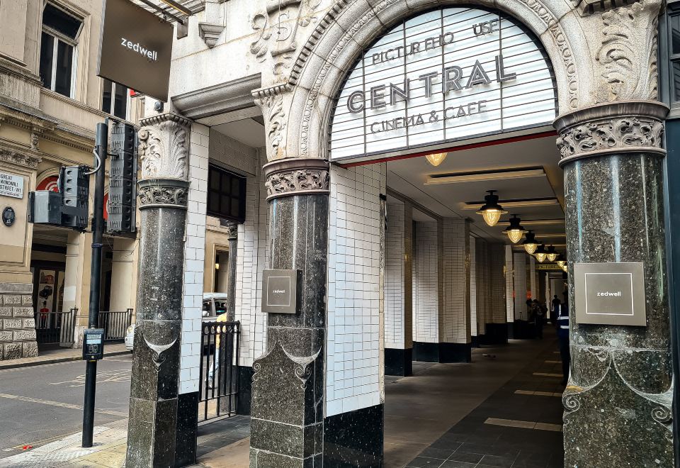 피카딜리 서커스 주변 풍경 이미지