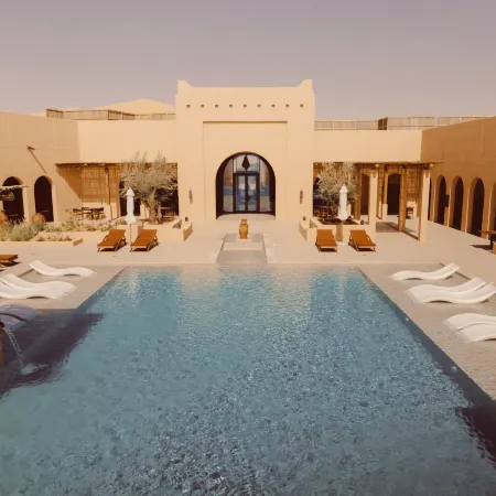 Bab Al Nojoum Bateen Liwa