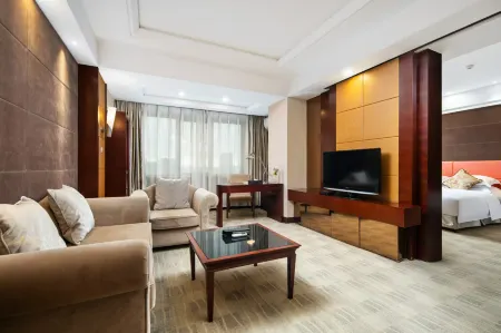 Changzhou Hotel (Qingguo Lane Changzhou Station Branch) Отели рядом с достопримечательностью «Changzhou Citizens' Square»