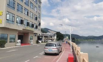Phoenix City Hotel (Dongyuan Liucheng)