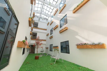 Lifeng Hotel (Hebi High Speed ​​Railway East Station)